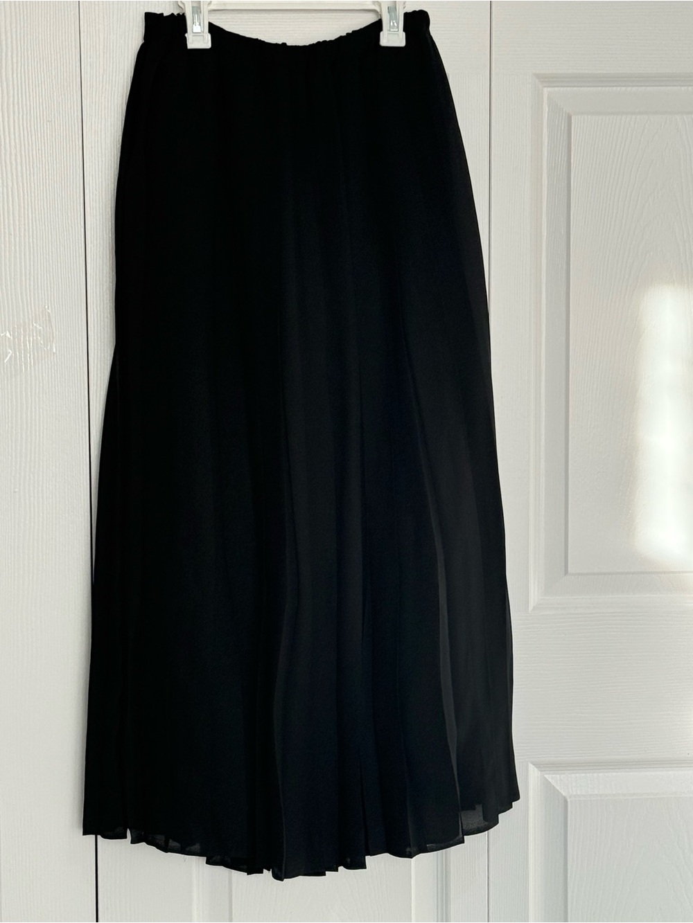 Elegant Black Maxi Skirt with Flowing Silhouette